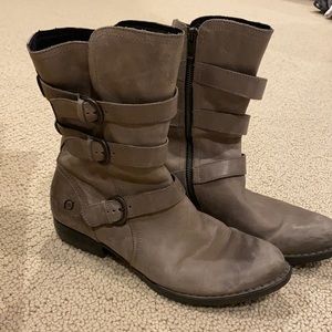 Born graphite boot size 9.5 weathered look with three buckles but inside zip